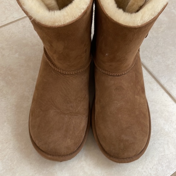 UGG size 6 boots - Picture 3 of 5